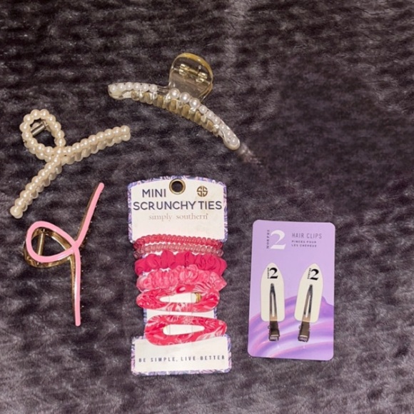 Hair Accessories - Picture 1 of 1